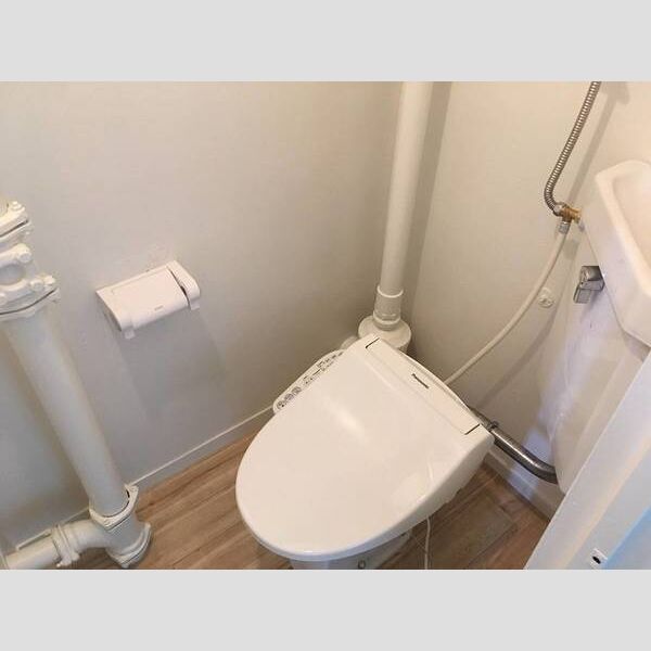 トイレ　掲載写真は同型モデルを掲載しており実際のお部屋と仕様等が異な