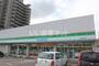 コンビニ　ファミリーマート高松三条町店（コンビニ）まで738m