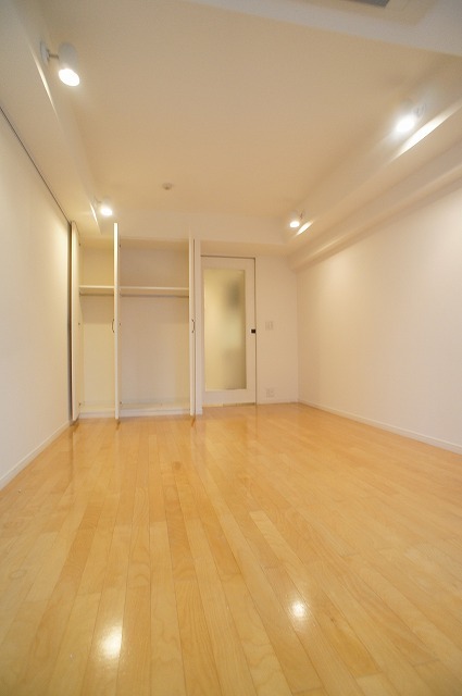 居室・リビング　明るく開放的なお部屋になります。テレワークにも　いいですね。