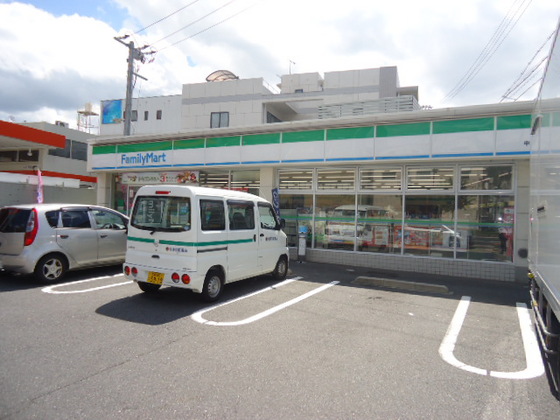 コンビニ　ファミリーマート中広三丁目店（コンビニ）まで254m