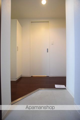 地下鉄南北線 すすきの駅 徒歩8分 5階建 築12年の玄関写真
