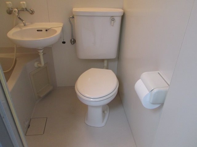 東急東横線 元住吉駅 徒歩10分 3階建 築37年のトイレ写真