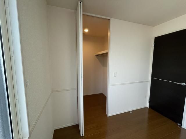 収納　荷物が多くても安心なウォークインクローゼット付きです。