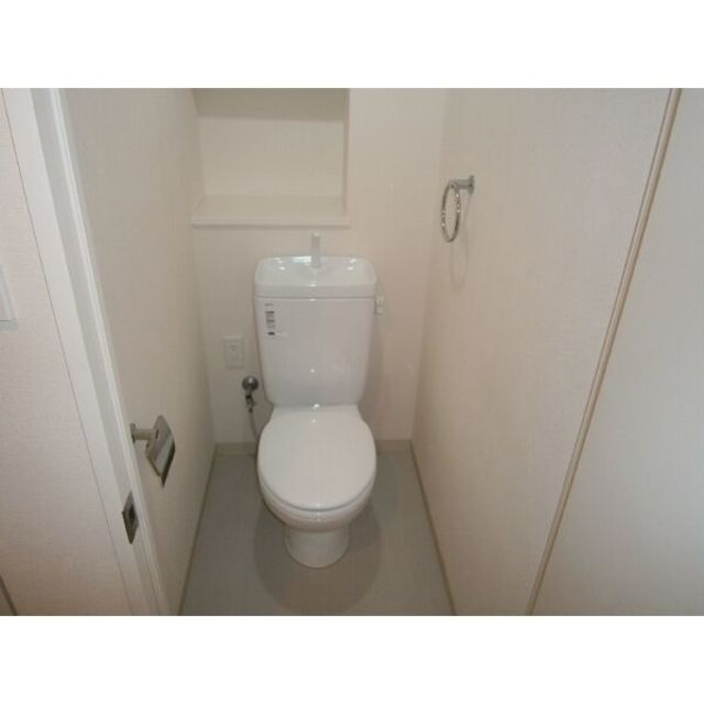 阪急宝塚線 山本駅 徒歩5分 3階建 築17年のトイレ写真