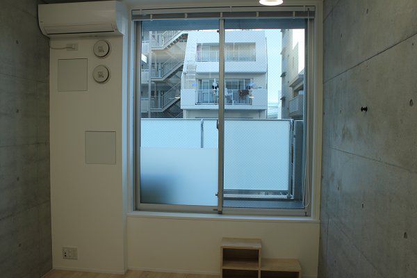 新交通ゆりかもめ 日の出駅 徒歩11分 11階建 築10年の居間写真