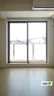 ＪＲ根岸線 石川町駅 徒歩10分 6階建 築8年の居間写真