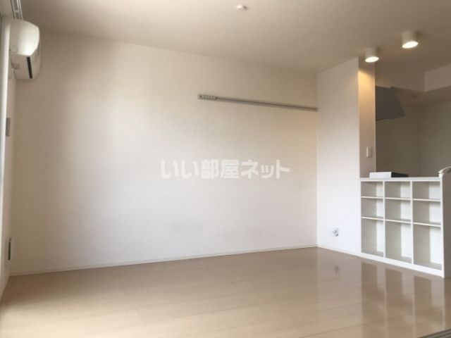 ＪＲ宇都宮線 宇都宮駅 バス乗車時間：38分 最寄りバス停で下車 徒歩2分 3階建 築16年の居間写真