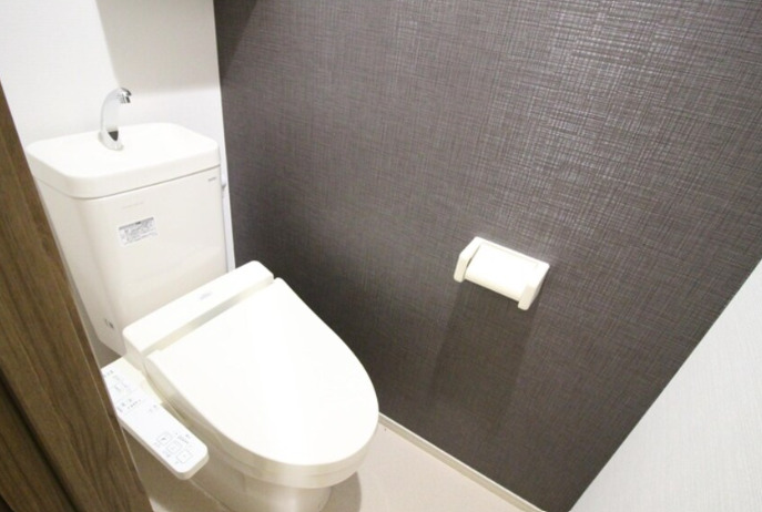 トイレ　快適な温水洗浄便座トイレです