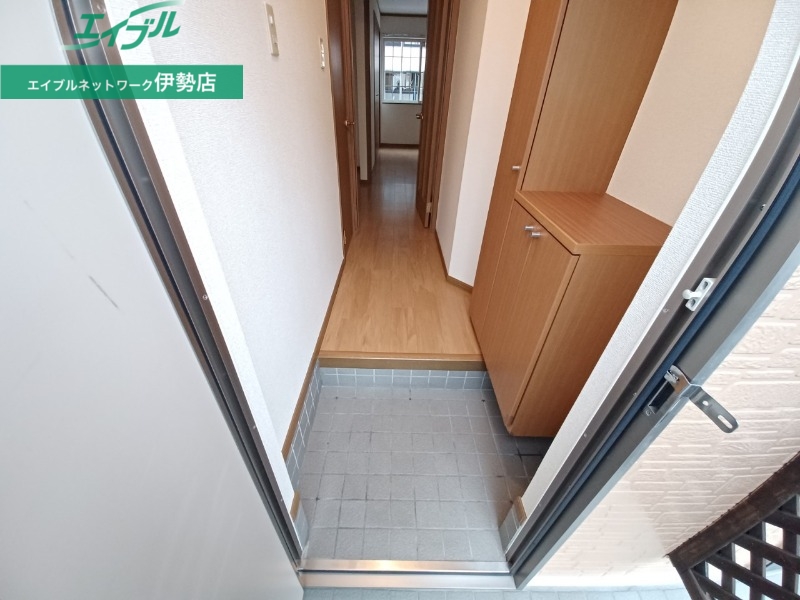 玄関　同型反転参考写真です