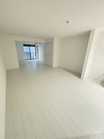ＪＲ東海道本線 吹田駅 徒歩12分 3階建 新築の居間写真