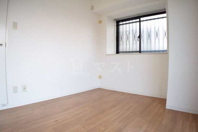 居室・リビング　同マンション別室の写真です。