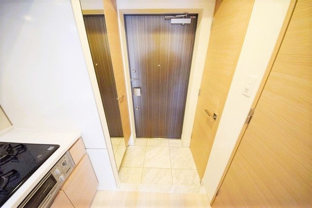 玄関　※同物件別部屋写真です。