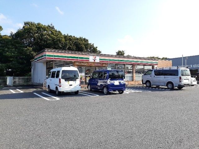 コンビニ　セブンイレブン（コンビニ）まで550m