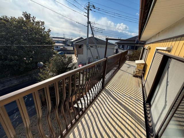 バルコニー　南向きでお洗濯物がすぐ乾きます