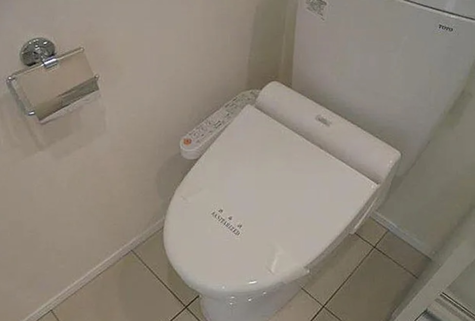都営新宿線 新宿駅 徒歩3分 9階建 築13年のトイレ写真