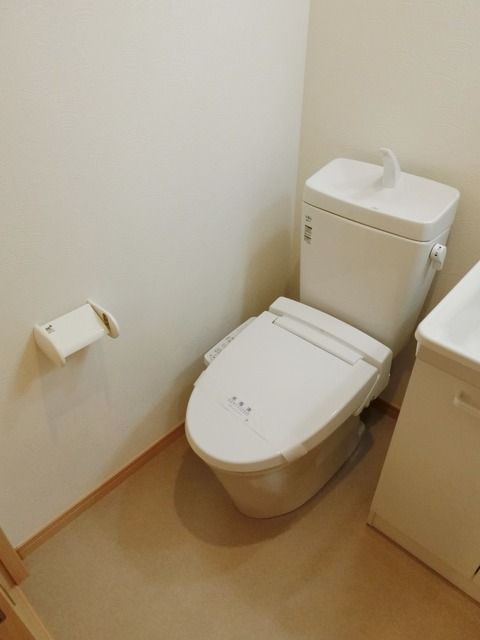 トイレ　同タイプの写真の為、実際とは異なります