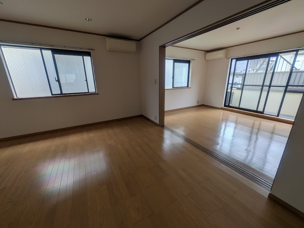 小田急線 下北沢駅 徒歩2分 2階建 築32年の居間写真