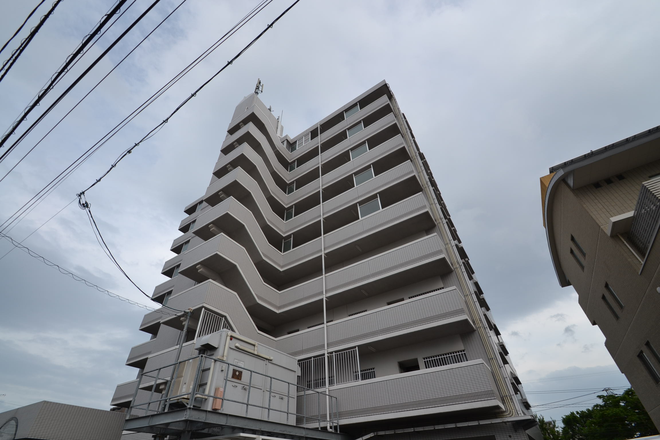 広島市佐伯区海老園のマンションの建物外観