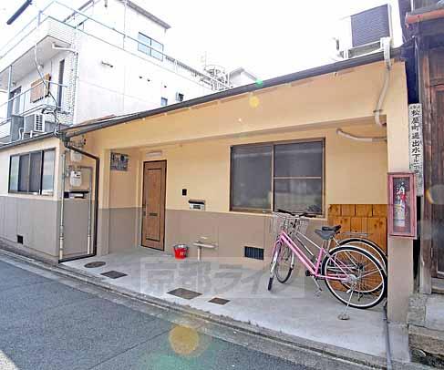 荒田様一町目テラスハウスの建物外観