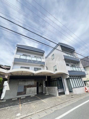 京都市西京区嵐山中尾下町のマンションの建物外観