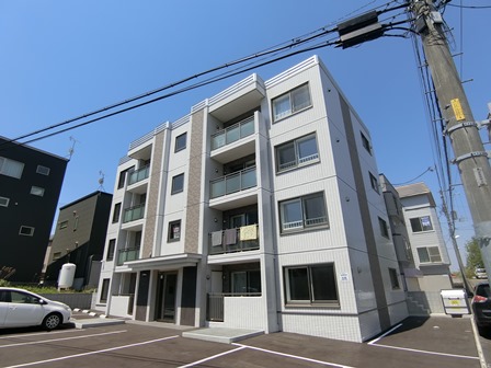 【札幌市清田区美しが丘一条のマンションの建物外観】