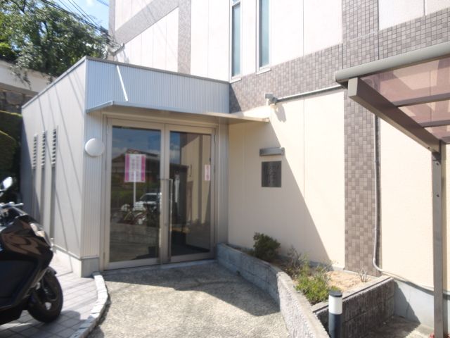 【京都市西京区山田上ノ町のマンションのエントランス】