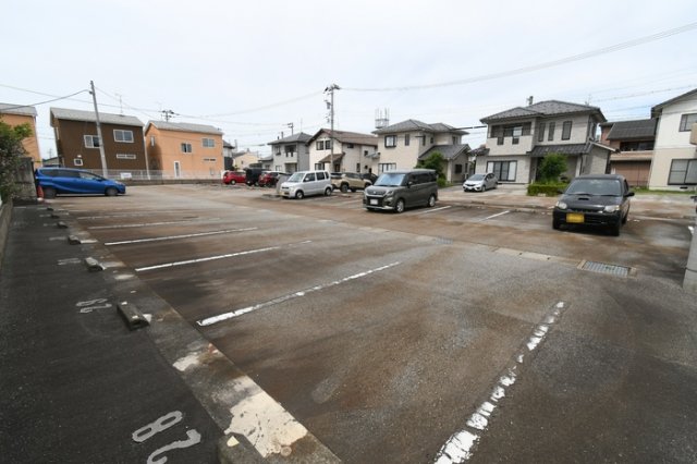 【グランドコート　IIの駐車場】