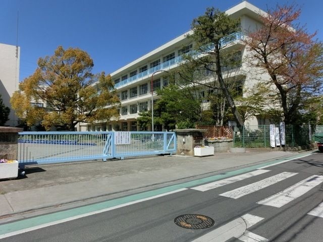 【グリーンコート淵江Bの小学校】