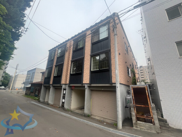 【札幌市中央区南十九条西のアパートの建物外観】