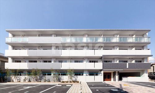 【ナジック香ヶ丘マンションの建物外観】