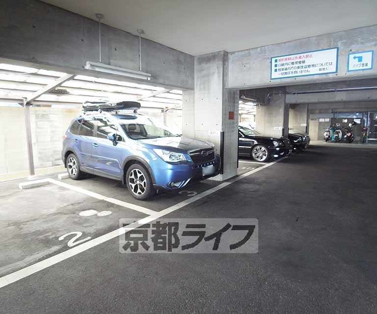 【エスポワール峯の駐車場】