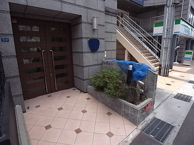 【神戸市東灘区住吉本町のマンションのエントランス】