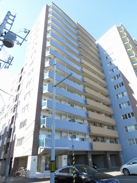 【札幌市中央区南十一条西のマンションの建物外観】