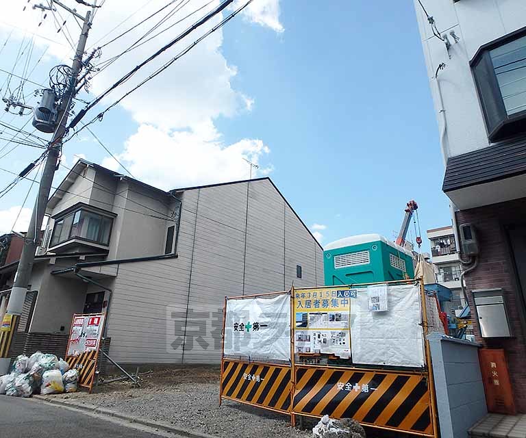 【京都市上京区小山町のマンションの建物外観】