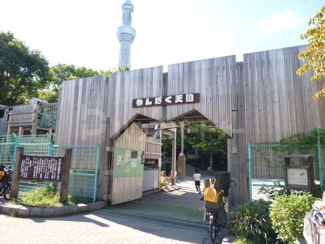 【墨田区文花のマンションの公園】