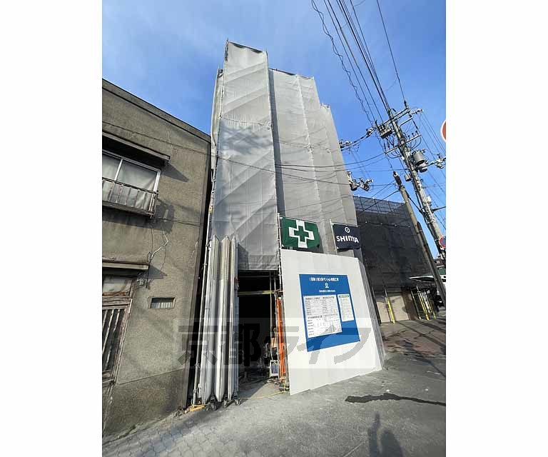 京都市南区東九条河西町のマンションの建物外観