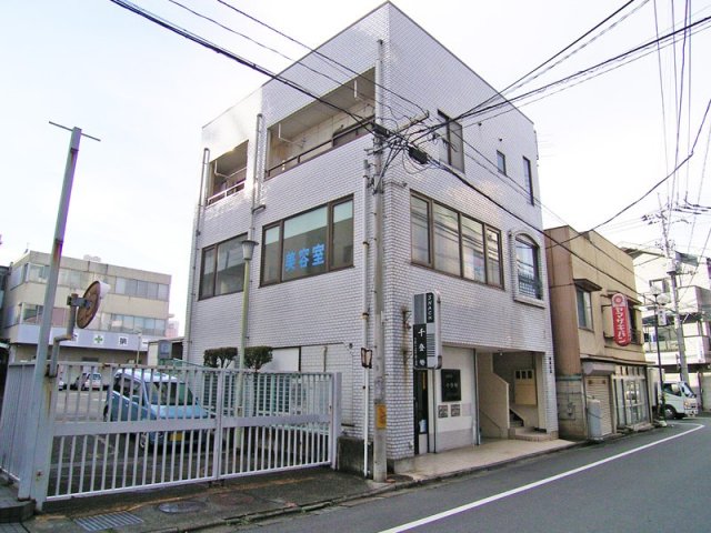 東松山市箭弓町のマンションの建物外観