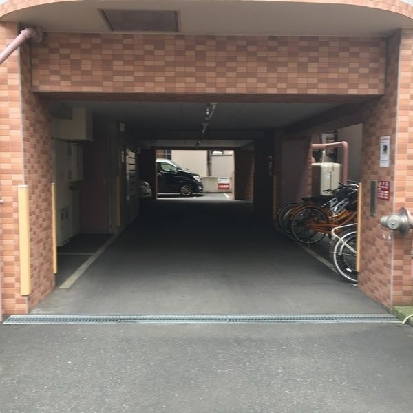 【札幌市中央区南一条西のマンションの駐車場】