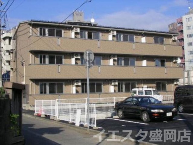 盛岡市南大通1丁目築16年の建物外観