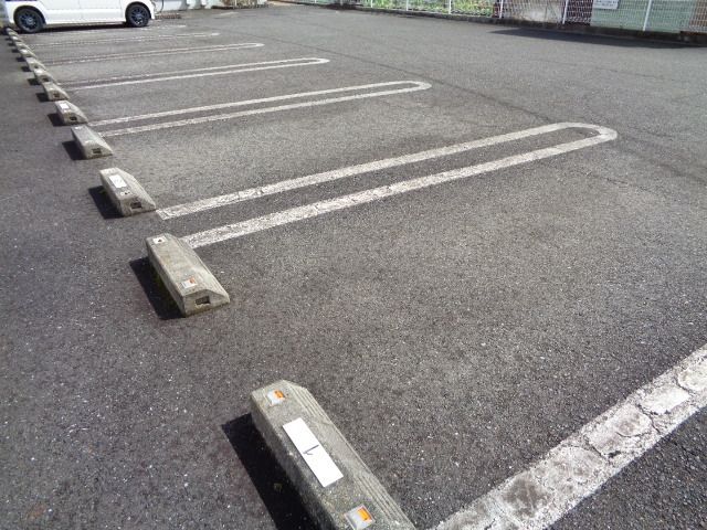 【サンリットの駐車場】