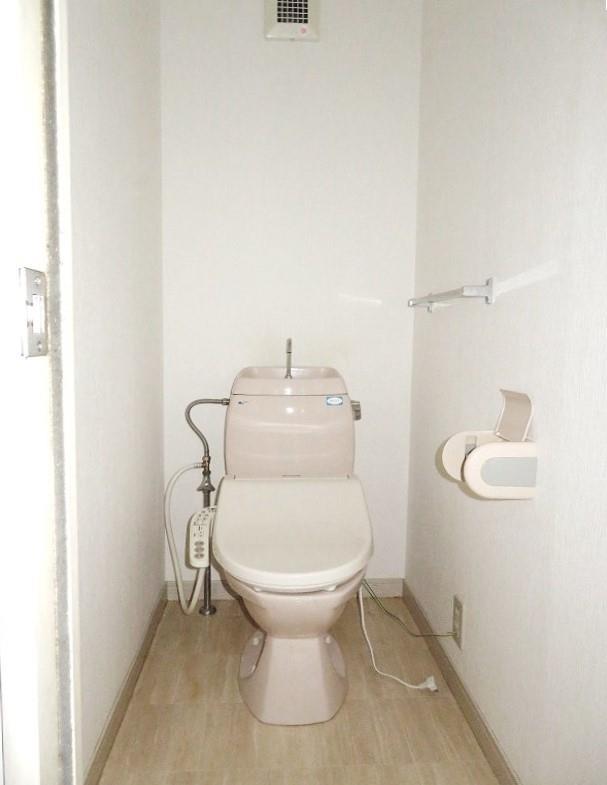 トイレ　温水洗浄便座