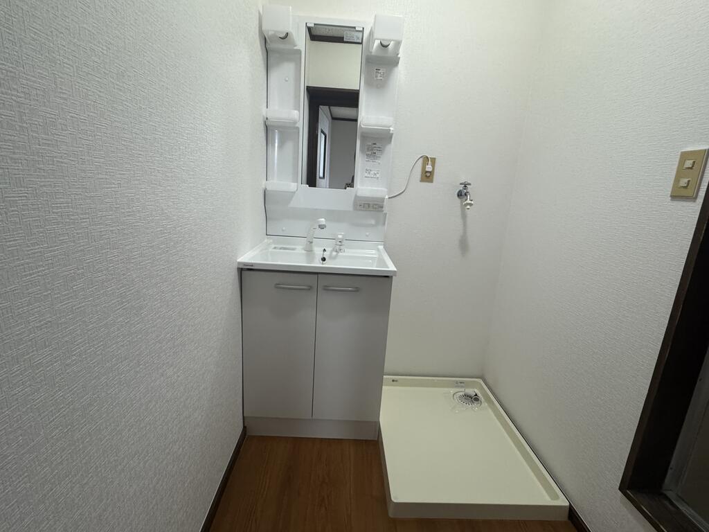 洗面設備　独立洗面台　新しく設置いたしました♪