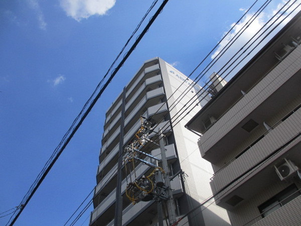アドバンス三宮シュロスの建物外観
