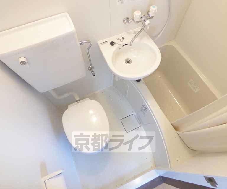 バス・シャワールーム　清潔感あるバスルーム