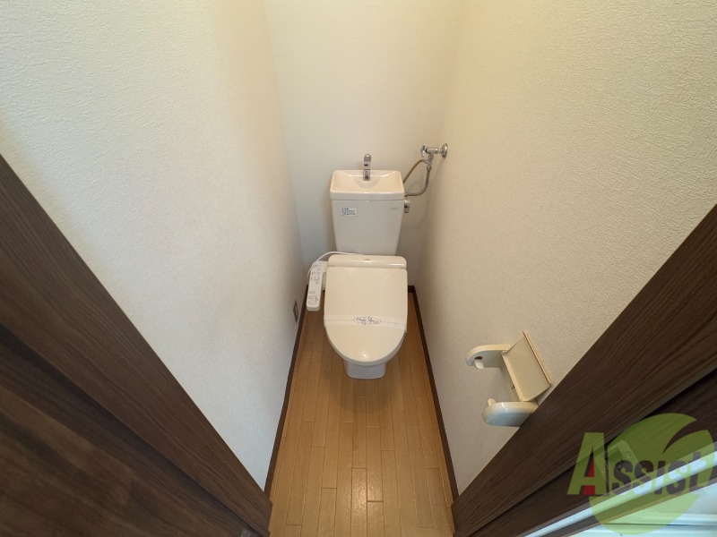 トイレ　こちらはトイレです。清潔感があり、安心して使用できます。