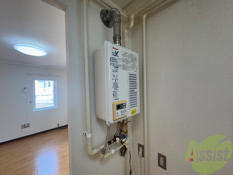 その他設備　ガス給湯器です。操作しやすいパネルになってます。