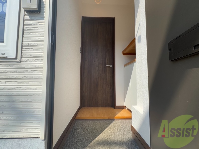 玄関　玄関の様子です。明るい印象ですね。気分もあがりそう。