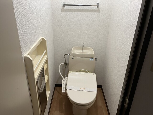 トイレ　温水洗浄暖房便座