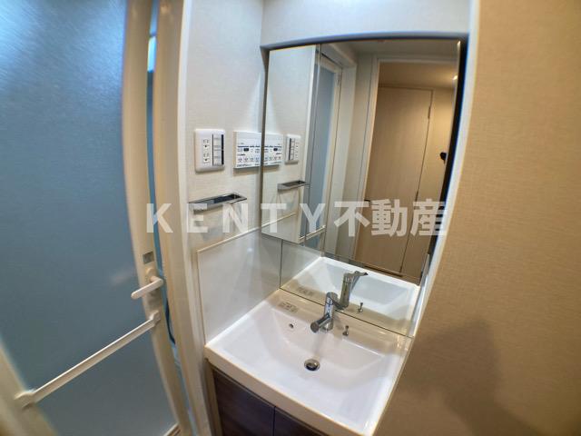 洗面設備　使いやすい独立洗面台です