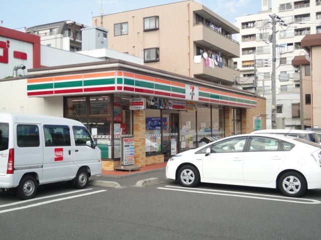 コンビニ　セブンイレブン八王子狭間町店（コンビニ）まで686m